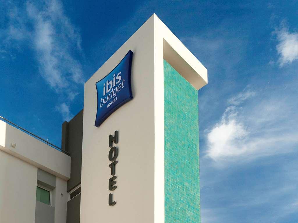 Ibis Budget Remiremont Bagian luar foto