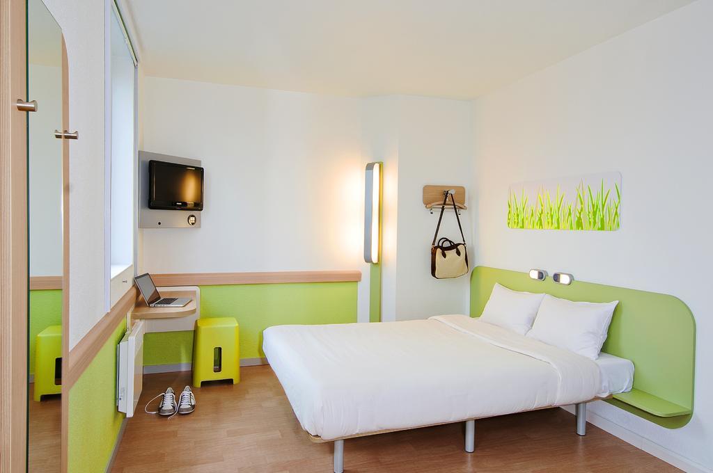 Ibis Budget Remiremont Bagian luar foto