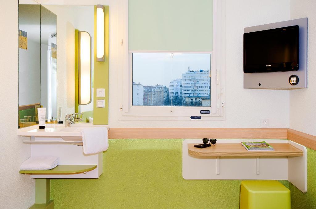 Ibis Budget Remiremont Bagian luar foto